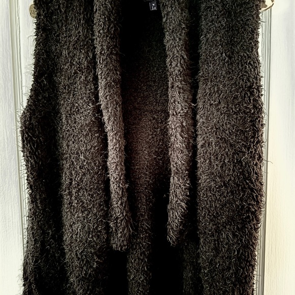 Sweater vest black fuzzy - Picture 4 of 8